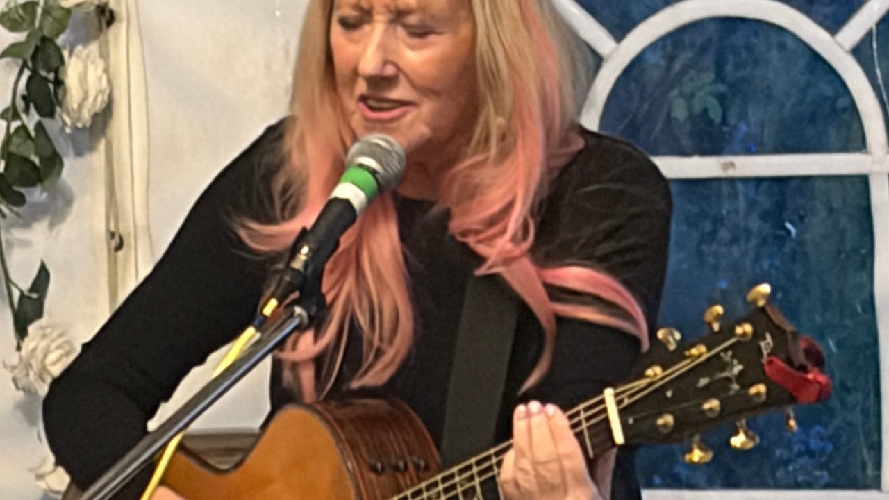 Folk Diva Vikki Clayton in Concert